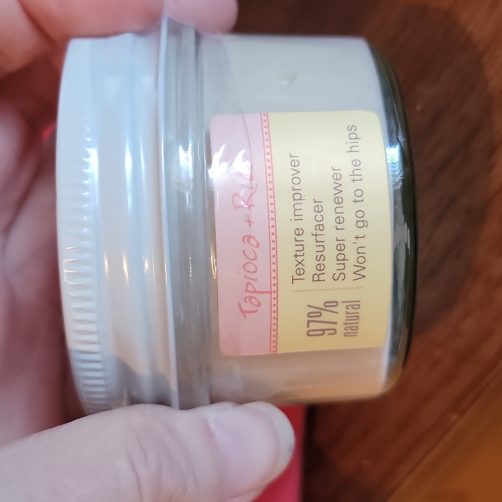 Assorted Skincare and Beauty Products - Picture 6 of 16